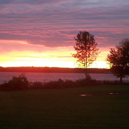 Creighton Manor Inn Bed & Breakfast Orillia Dış mekan fotoğraf
