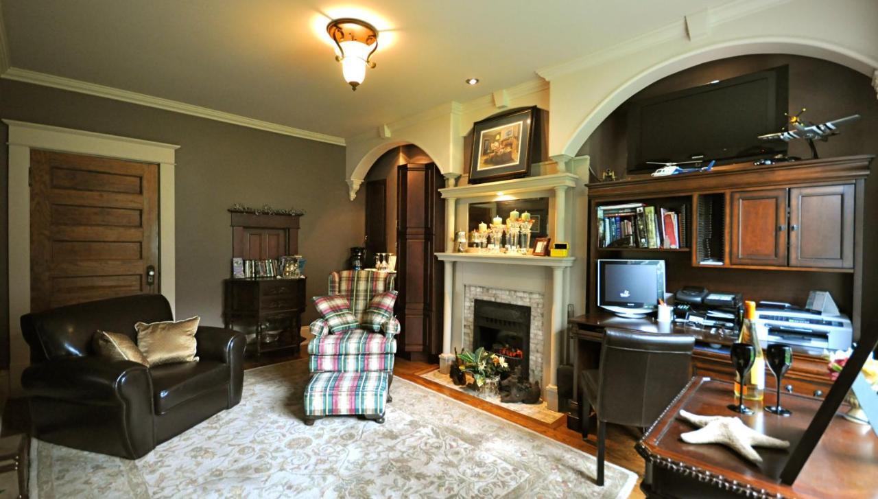 Creighton Manor Inn Bed & Breakfast Orillia Dış mekan fotoğraf