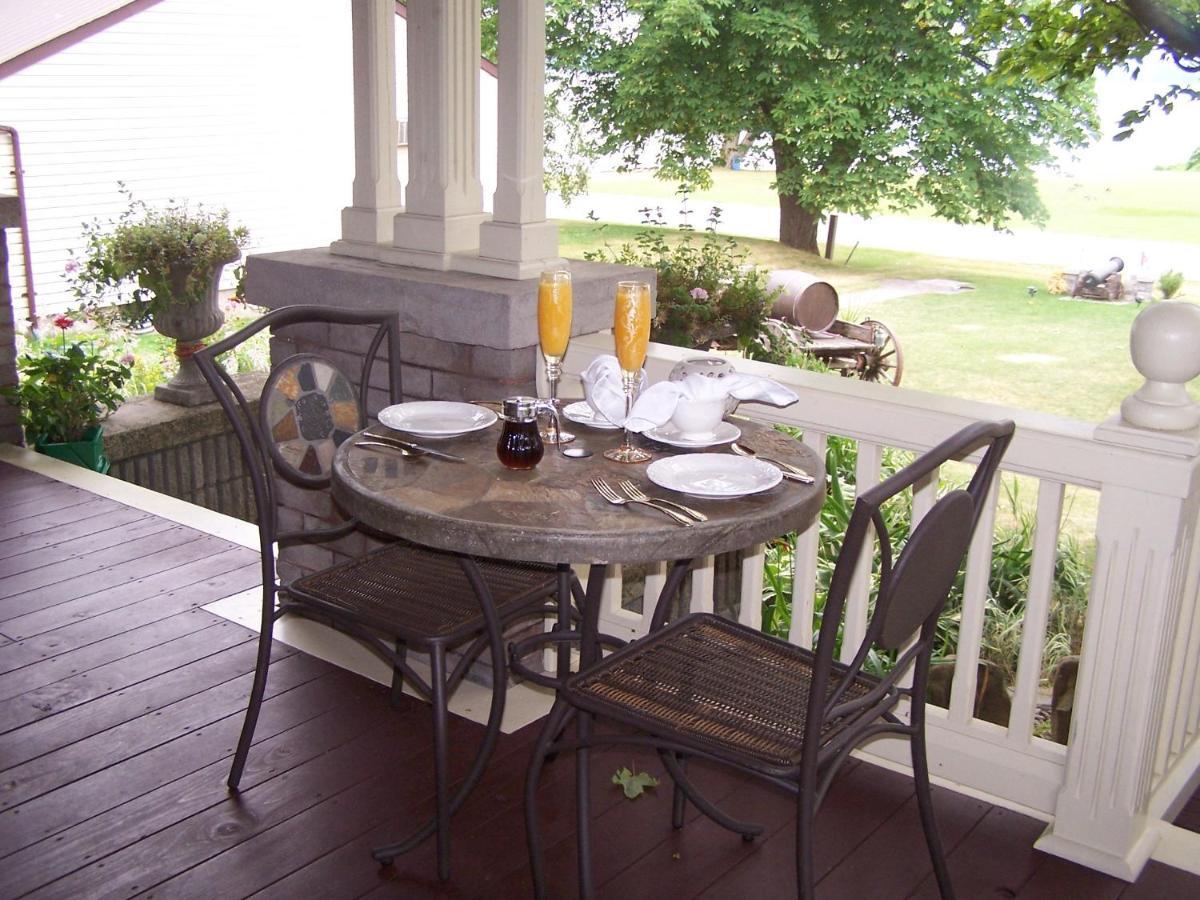 Creighton Manor Inn Bed & Breakfast Orillia Dış mekan fotoğraf