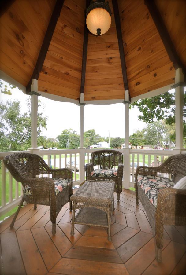 Creighton Manor Inn Bed & Breakfast Orillia Dış mekan fotoğraf