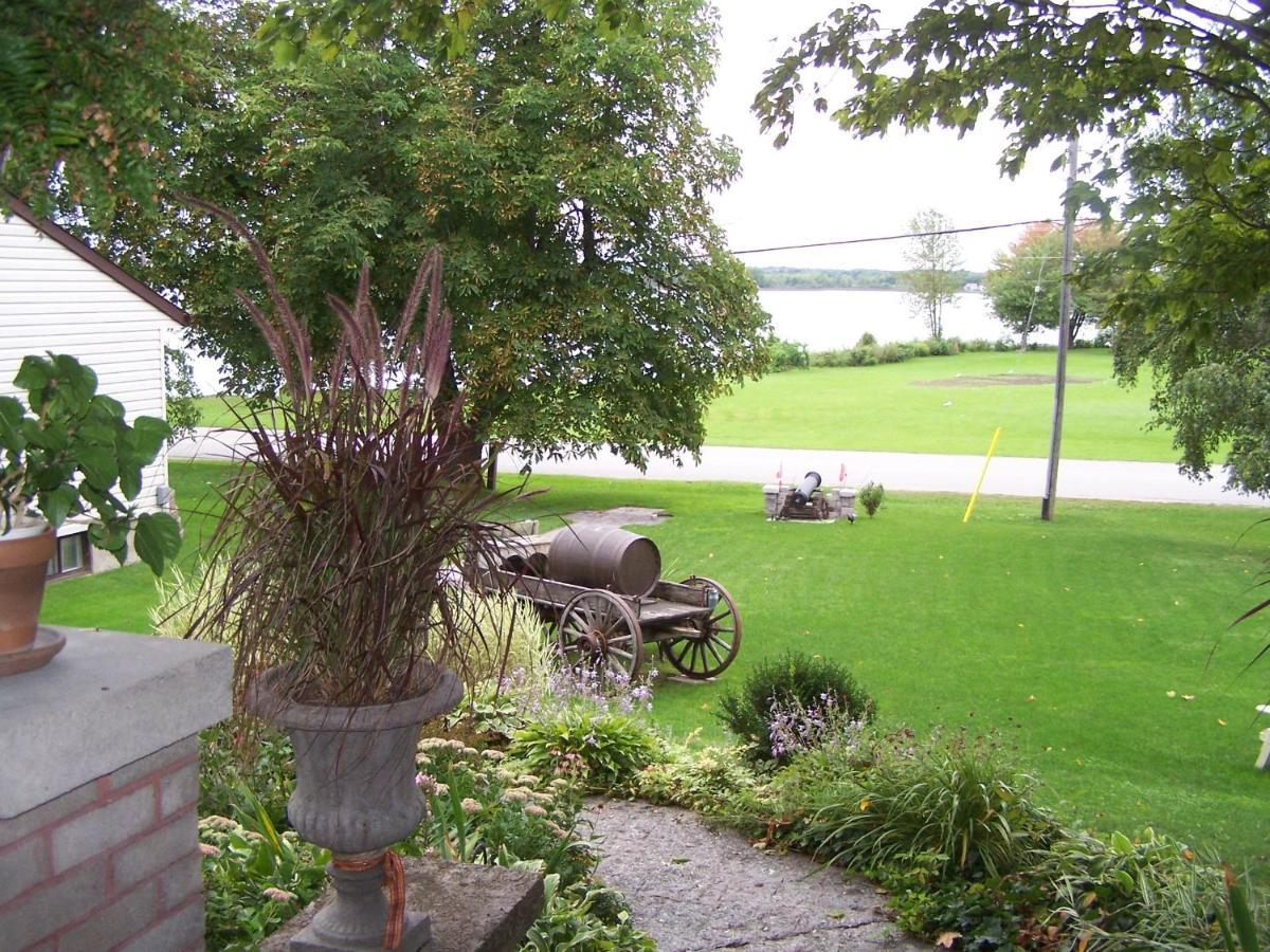 Creighton Manor Inn Bed & Breakfast Orillia Dış mekan fotoğraf