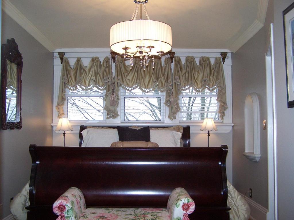 Creighton Manor Inn Bed & Breakfast Orillia Oda fotoğraf
