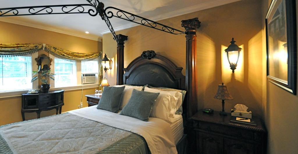 Creighton Manor Inn Bed & Breakfast Orillia Dış mekan fotoğraf